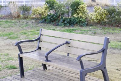 公園によくあるベンチのフリー写真素材 ニューファクトリー